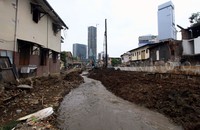 Proyek normalisasi itu bertujuan untuk mengembalikan lebar sungai ke kondisi normal.