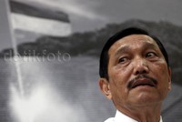 Menko Polhukam Luhut Pandjaitan memberi penjelasan terkait pencatutan nama presiden di Menkopolhukam, Jakarta, Kamis(19/11/2015).