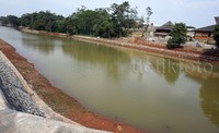 Situ Kebantenan memiliki luas 8,22 hektar. Balai Besar Wilayah Sungai Ciliwung Cisadane (BBSCC) kini tengah melakukan normaliasi situ ini bersama situ Cikaret yang terletak tidak berjauhan. Alfatir Yulianda/detikFoto.