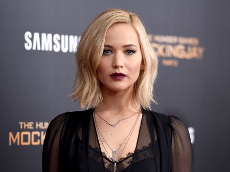 Jennifer Lawrence Merasa Bersalah Ciuman dengan Chris Pratt
