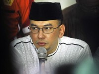 Namun Aswan membantah dirinya tak pernah menengok Rima. Apalagi, menurutnya ia juga masih mendampingi Rima ke rumah sakit jelang melahirkan (Noel/detikHot).
