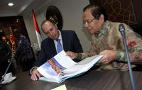 Dalam pertemuan itu, Rizal membujuk Australia untuk mendukung Indonesia menjadi anggota dewan ICAO (International Civil Aviation Organization/ Organisasi Penerbangan Sipil Internasional) periode 2016-2019. (Ist).
