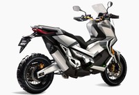 Sebuah knalpot yang meninggi dan jok panjang berkontur mirip dengan sepeda motor off-road. Ist/Honda.