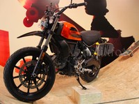 Motor itu tengah dipamerkan di pameran EICMA, Milan, Italia 17-22 November 2015. Motor bisa lebih terjangkau dari sisi uang di kantong, maupun terjangkau dalam hal lebih mudah dikendarai.