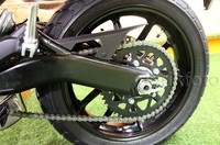 Tahun 1962 juga menandai tahun pertama Ducati Scrambler diluncurkan di Amerika Serikat. Motor menggunakan mesin yang lebih ringan 399 cc bertenaga 41 daya kuda dengan riding position yang lebih enak. Plus rem ABS. Emisinya pun sudah sesuai Euro4.