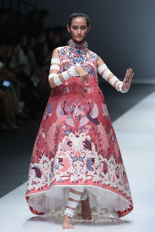 Arkamaya by Danny Satriadi X Rajasa Pramesywara Ikatan Perancang Mode Indonesia Jakarta Fashion Week 2016 at Senayan City. Jakarta. [Foto: Mohammad Abduh/Wolipop]