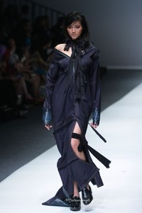 Tuty Cholid x Adi Surantha Ikatan Perancang Mode Indonesia Jakarta Fashion Week 2016 at Senayan City. Jakarta. [Foto: Mohammad Abduh/Wolipop]