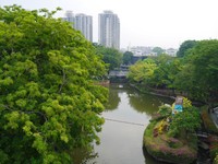 Wahana Bianglala ada di kawasan Asia, Dufan, Ancol, Jakarta. Saat naik Bianglala dengan tinggi sekitar 30 meter, wisatawan bisa melihat berbagai sisi Dufan yang luas dari ketinggian (Kurnia/detikTravel)