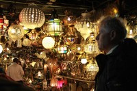 Banyak juga penjual lampu, barang antik dan kerajinan. Ibaratnya, ini Malioboro ala Maroko (Femi/detikTravel)