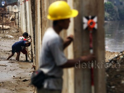 Pemasangan Turap di Cililitan Kecil