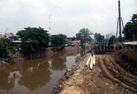 Normalisasi dan pemasangan turap ini dilakukan untuk mencegah banjir.