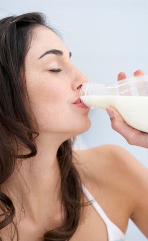 Minuman Susu Almond yang Kekinian Ternyata Bermanfaat untuk Kecantikan