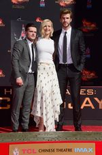 Parade Gaya Jennifer Lawrence di Premiere 'The Hunger Games: Mockingjay Part 2'