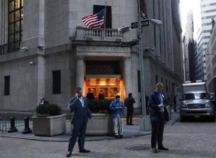 Wall Street Berakhir Datar