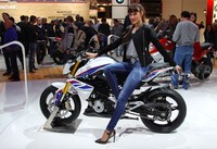 Di pameran EICMA yang tengah berlangsung di Milan, Italia, detikOto melihat penampakan motor yang cakep ini. Wajar saja karena motor didesain dengan mengambil inspirasi dari motor sport BMW S 1000 R.
