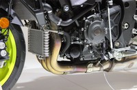 Yamaha MT-10 akan menjadi rajanya varian MT berkat mesin 998 cc, pendingin air, inline 4 silinder dengan crossplane crankshaft. Yamaha juga menyebut motor ini sebagai 'The Dark Side of Japan'.