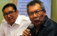 Mantan direktur jenderal Minerba dan Panas Bumi Kementerian ESDM, Simon F Sembiring menyatakan seharusnya PT Freeport Indoneisa mengikuti UU mengenai perpanjangan kontrak karyanya sesuai UU dan tak perlu membuat sensasi.