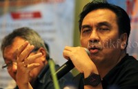 Effendi Simbolon menyampaikan pendapatnya.