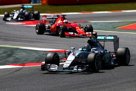 Hamilton Prediksikan Persaingan Lebih Ketat dengan Ferrari Musim Depan