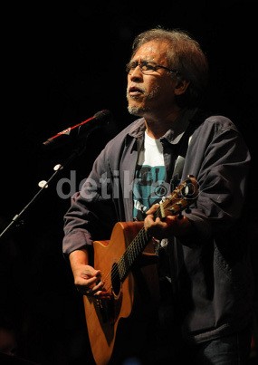 Iwan Fals dan Chrisye Musisi Idola Kunto Aji