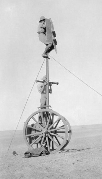 Perangkat untuk mengintai musuh. Meski pendek, cukup berguna ketimbang tidak ada sama sekali. (istimewa/imperialwarmuseum)