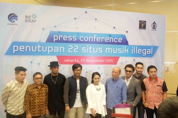Foto bersama para pettinggi Kominfo dengan beberapa deratan musisi diantaranya Giring Nidji, Gita Gutawa, Govinda, Samsons, 3 Composer, Zivilia, Merpati, The Overtunes, Souvibe, sampai Arkarna.