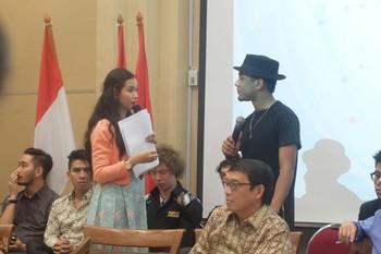 Penutupan akses ke situs musik ilegal adalah langkah awal. Selanjutnya, para pelaku di balik situs bajakan tersebut akan dilaporkan ke kepolisian untuk segera diciduk.     