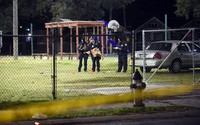 Polisi mengumpulkan bukti-bukti terkait penembakan.  Cheryl Gerber/Getty Images/AFP/detikFoto.