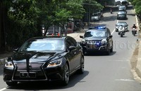 Mobil RI 6 yang ditumpangi Ketua DPR Setya Novanto ikut dalam iring-iringan pengantar jenazah.