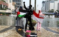 Acara yang digagas Asia Pacific Community (Aspac) for Palestine ini, akan digelar di Istora Senayan Jakarta (29/11/2015), dibuka untuk umum dan Gratis, dengan berbagai macam kegiatan, Orasi dan Puisi Kemanusiaan bersama Dr. Syaiful Bahri, Bahtiar Nasir, Habiburrahman El Shirazy, Konser Musik bersama Opick dan Melly Goeslaw, Bazaar Amal, Pemutaran Film Palestina, Pameran Dongeng serta Parade Fashion Palestine Style. (Istimewa/Dok.KNRP).