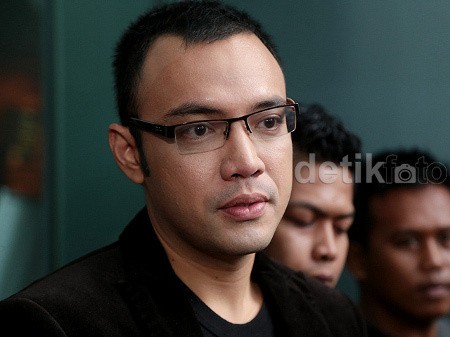 Diam-diam Sandy Tumiwa Sudah Menikah Lagi