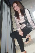 Senyum Manis Rossa yang Memesona