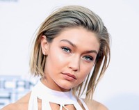 Tak hanya saksi, Gigi juga terlihat sangat cantik. Jason Merritt/Getty Images/detikFoto.