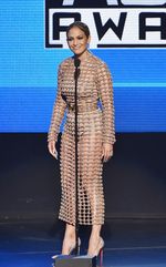 All Eyes on Her, Parade Gaya Jennifer Lopez di AMA 2015