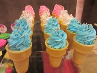 Selain Mini Cupcake, ada juga Cake in a Cone yang menarik minat para tamu.