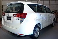 Untuk varian termurah, yaitu G manual bensin, harga on the road Auto2000 adalah Rp 282 juta. Dan Tipe Q paling tinggi, diesel A/T Rp 423,8 juta on the road Jakarta. Alfathir Yulianda/detikFoto.