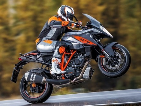 KTM 1290 Super Duke GT Beraksi