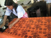 Salah satu tempat produksi batik Belitung adalah Sangga Batik de Simpor. Lokasinya di Jl KA Bujang No 22, Kecamatan Gantung, Kabupaten Belitung Timur (Baban/detikTravel)