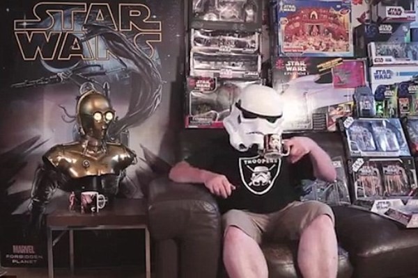 Pria di Inggris Tawarkan Kamar Homestay Penuh Memorabilia Star Wars