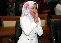 Arzetti memberikan salam kepada pimpinan MKD. Pool/Lamhot Aritonang/detikFoto.