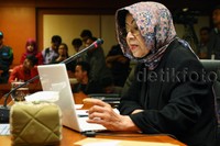 Pakar bahasa Dr H Yayah Bacharia diminta MKD untuk memaparkan makna dari kata 'dapat' dalam Pasal 5 Bab IV tentang tata beracara MKD. Dalam aturan tersebut tertulis bahwa yang dapat melapor ke MKD adalah pimpinan DPR, anggota DPR, dan masyarakat. Lamhot Aritonang/detikFoto.