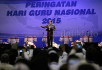 Jokowi memberikan sambutan.