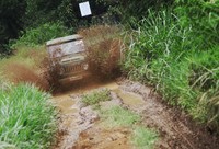 Mobil off road pun mulai membelah medan untuk menaiki ke kawasan Bodogol, Taman Nasional Gunung Gede-Pangrango.