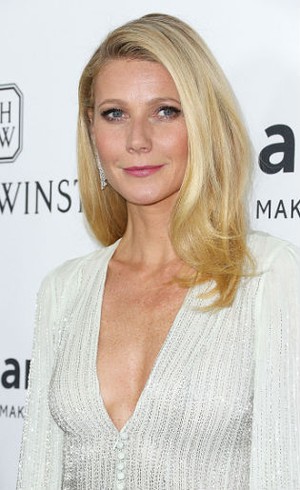 Gwyneth Paltrow Rilis Koleksi Wonder Woman Rp 143 Jutaan dengan Valentino