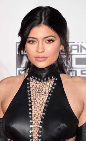 Kylie Jenner Berbagi Tips Makeup Untuk Tampil Seperti Dirinya Dalam 20 Menit