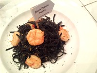 Keunikan pasta di Pancious juga tak sampai disitu. Black Prawn Pasta adalah pasta hitam dengan taburan udang berdaging tebal yang sama-sama gurih.
