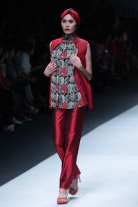 Chossy Latu for Danar Hadi Solometrix Yayasan Jantung Indonesia. Jakarta Fashion Week 2016 at Senayan City. Jakarta. [Foto: Mohammad Abduh/Wolipop]