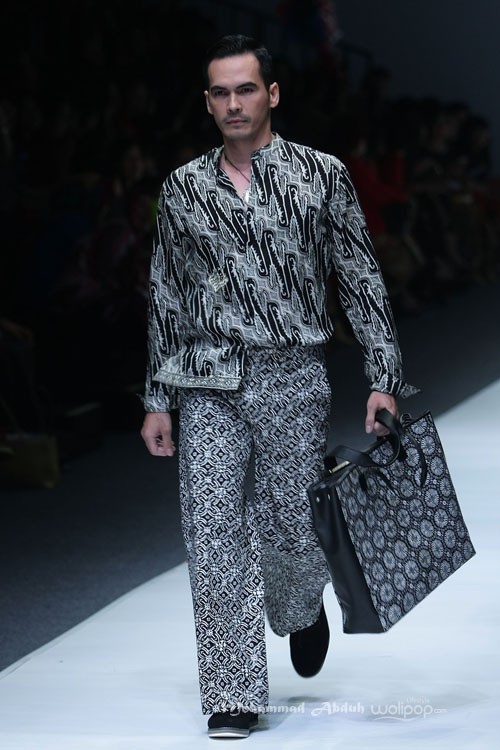 Chossy Latu for Danar Hadi Solometrix Yayasan Jantung Indonesia. Jakarta Fashion Week 2016 at Senayan City. Jakarta. [Foto: Mohammad Abduh/Wolipop]