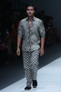 Chossy Latu for Danar Hadi Solometrix Yayasan Jantung Indonesia. Jakarta Fashion Week 2016 at Senayan City. Jakarta. [Foto: Mohammad Abduh/Wolipop]