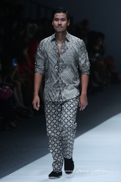 Chossy Latu for Danar Hadi Solometrix Yayasan Jantung Indonesia. Jakarta Fashion Week 2016 at Senayan City. Jakarta. [Foto: Mohammad Abduh/Wolipop]